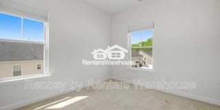 1005 Opal Street Gallery 20