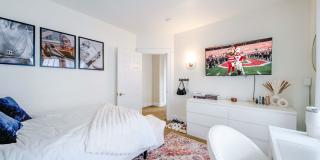 Ultimate 6-Bedroom House with Modern Kitchen, Baths  Private Parking! Gallery 1