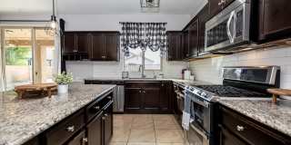 4 BEDROOM POOL & SOLAR HOME! Gallery 13