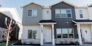 Like-New 2 bed/2.5 bath Townhome in Logan Gallery 1
