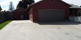 Beautiful Home with Hobby Shop and RV PARKING Gallery 13