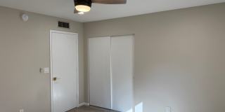 Spacious 3 Bed/2 Bath Townhouse w/ an Office in Northeast Tucson! Gallery 23