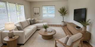 2 Bed/1 Bath AVAILABLE NOW! Gallery 1