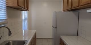 Bright & Spacious Unit in the Heart of Burbank – Utilities Included! Gallery 1