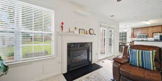 LARGE 4 BEDROOM HOME NEAR MILITARY BASE AND BAY Gallery 16