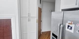 4 Bedroom, 3 Bathroom Impressive Lincoln Park Duplex Gallery 35