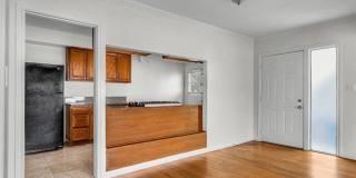 1440 Manhattan Beach Gallery 6