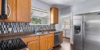 ARMATURE WORKS HOME FOR RENT!! Gallery 6