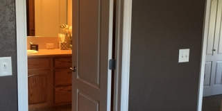 Beautiful 1-Bedroom with Balcony & Garage Available for Move In NOW Gallery 7