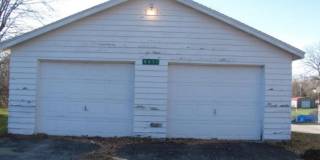 AVAILABLE NOW. 2 bed/1 bath SINGLE FAMILY HOME with fenced yard! Gallery 1
