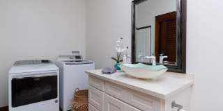 Wailupe Seaside Haven: Beachfront Luxury Home w/ Infinity Pool & City Proximity Gallery 29