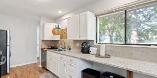 Updated 3-Bedroom End-Unit Townhome in Scotch Pines Condos Gallery 9