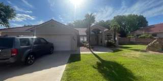 Bloomington Beauty-Landscaping INCLUDED!  6 month lease only Gallery 3