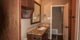 Available Now: 4 bedroom house Gallery 17