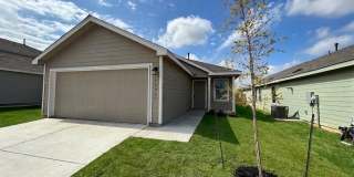 *MOVE IN SPECIAL* 3BD/2BA with Washer/Dryer Included – Fenced Yard, Garage & Community Pool! Gallery 1