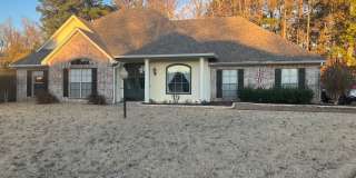 HIDDEN TRACE BEAUTY IN GATED COMMUNITY! Gallery 1