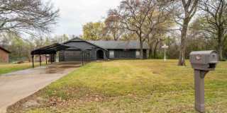 Beautifully Redone 3 Bedroom House! Available for August Move in! Gallery 1