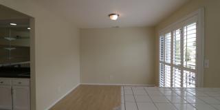 2/Bedroom Townhome in West Hills! Gallery 9
