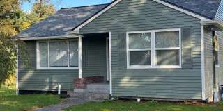 Charming 4 bedroom on 1+acre in Renton across from Benson Hill Elementary Charming 4 bedroom on 1+acre in Renton across from Benson Hill Elementary Gallery 3