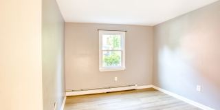 Lovely 3 Bedroom 1 Bathroom - 1st Floor with/ Washer and Dryer Gallery 116