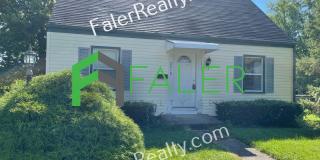 Charming Cape Cod with Spacious Yard Gallery 1