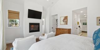 Modern Furnished Balboa Peninsula Beach House with Rooftop Deck Gallery 15