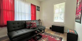 Stunning 3 bedroom, 2 bath home AVAILABLE NOW! Gallery 6