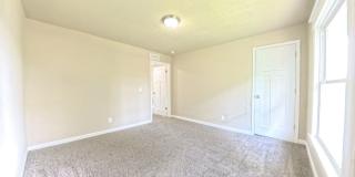 Updated 5 bedroom 2 bathroom home Gallery 15