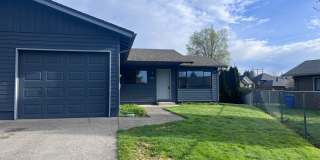 2 BD Duplex with Garage! Gallery 1