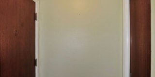 Charming 2 bed 1 bath bungalow with 2nd living room Gallery 5