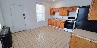 *Spacious 2BD/1BA Single-Family Home Available in Oakland* Gallery 5