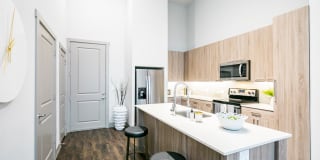 Met on 7th Gallery 46