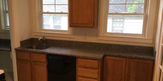 2Br/1Bth apartment! Great Location! Very spacious, lots of light! Gallery 5