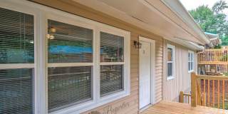 MOVE IN SPECIALS!! Renovated 3 Bedroom, 1.5 Bath Apartment on Greenbriar Circle – Johnson City, TN Gallery 3
