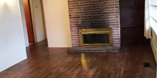 3+ Bdrm in Quiet Neighborhood w/Lots of Natural Light Gallery 6