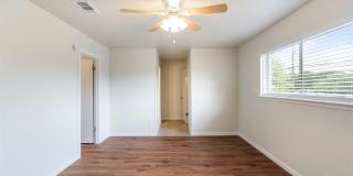 Remodeled townhouse - Available now! Gallery 23
