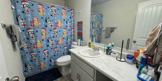 Stylish 3-Bedroom Townhome with Mountain Views & 2-Car Garage Gallery 12