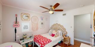 Beautiful Home with Pool! Gallery 36