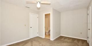 Just Listed!   Updated 2 Bedroom Townhome located in Downtown Orlando Gallery 11