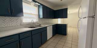 Audubon-Downriver Neighborhood 4 bedroom, 1 bath corner lot with large, fenced yard Gallery 15