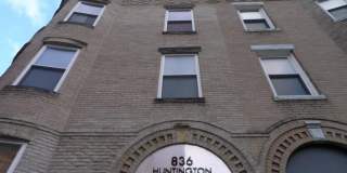 NIce 4 bed in Mission Hill Gallery 3