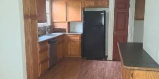 Cute 3 bed 1 bath home with garage Gallery 7