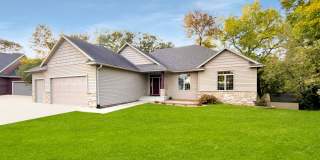 Warm and Luxurious 4 bedroom Executive Estate Gallery 1