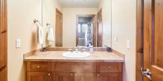 Beautiful townhome, ski shuttle, views, utilities included, pets negotiable, winter lease! Take a look quick! Beautiful townhome, ski shuttle, views, utilities included, pets negotiable, winter lease! Take a look quick! Gallery 34
