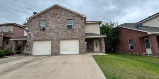 Spacious 2-Story Duplex With Private Fenced Yard Spacious 2-Story Duplex With Private Fenced Yard Gallery 1