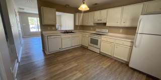 Beautiful 2 bedroom 2.5 bath town house located off Piney Green Road Gallery 8