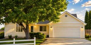 Charming Home on .34 acres! Gallery 1