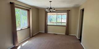 The Perfect House for Roommates, 6bdrms, 3.5 baths, 1.5 miles from Oregon Tech and Sky Lakes Medical Center Gallery 17