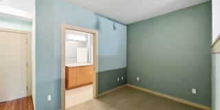 Spacious Condo in Prime Location of Capitol Hill Gallery 8