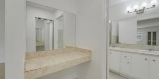 1142 W Circle Ter W Gallery 21